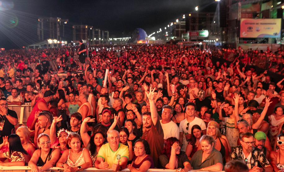 Matinhos, 22 de fevereiro de 2025 - Show da banda Titãs no paldo do Verão Maior Paraná em Caiobá.