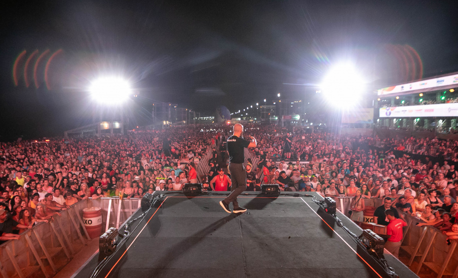 Matinhos, 22 de fevereiro de 2025 - Show da banda Titãs no paldo do Verão Maior Paraná em Caiobá.
