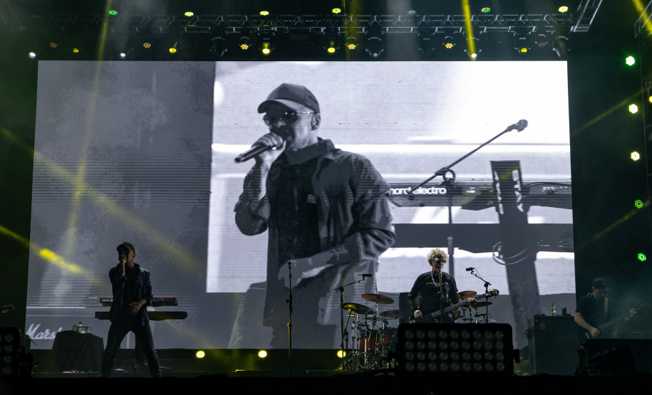 Matinhos, 22 de fevereiro de 2025 - Show da banda Titãs no paldo do Verão Maior Paraná em Caiobá.