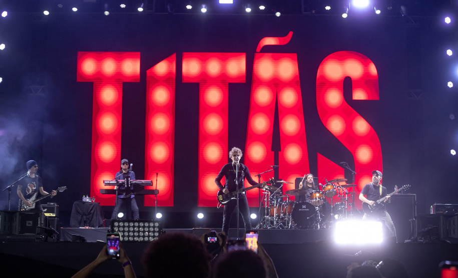Matinhos, 22 de fevereiro de 2025 - Show da banda Titãs no paldo do Verão Maior Paraná em Caiobá.