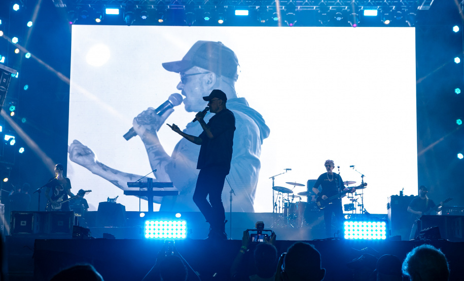 Matinhos, 22 de fevereiro de 2025 - Show da banda Titãs no paldo do Verão Maior Paraná em Caiobá.