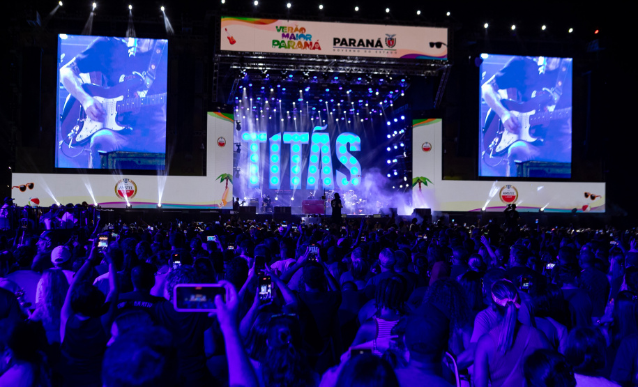 Matinhos, 22 de fevereiro de 2025 - Show da banda Titãs no paldo do Verão Maior Paraná em Caiobá.