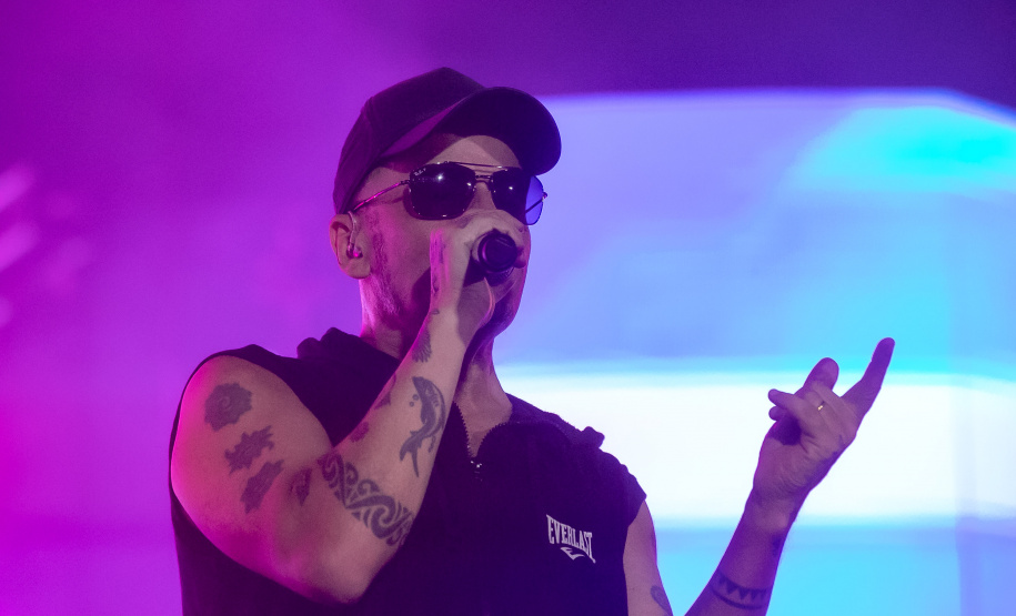 Matinhos, 22 de fevereiro de 2025 - Show da banda Titãs no paldo do Verão Maior Paraná em Caiobá.