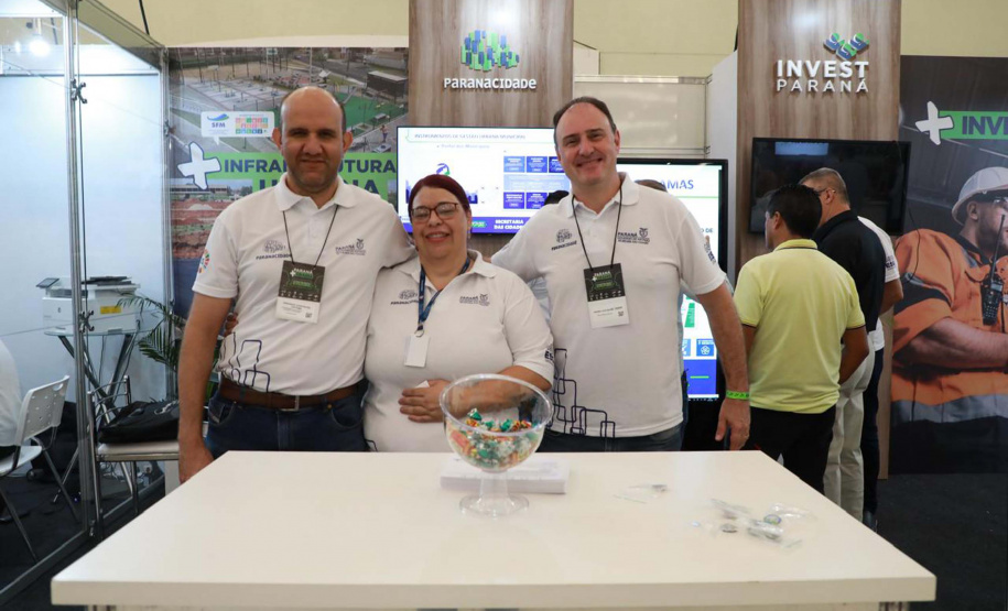 Feira de Serviços do Paraná Mais Cidades orienta gestores para acesso a programas do Estado
