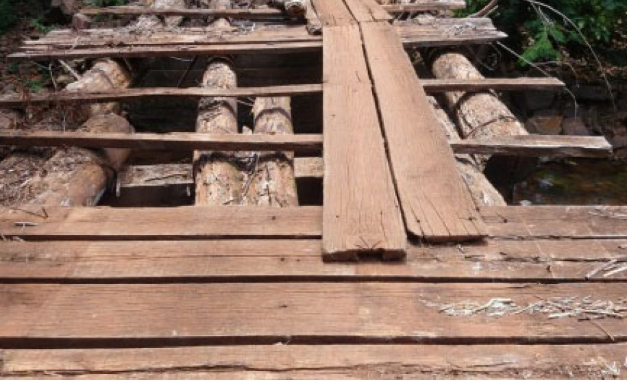 Com orientação e auxílio da Defesa Civil prefeitura de Dois Vizinhos reconstrói seis pontes