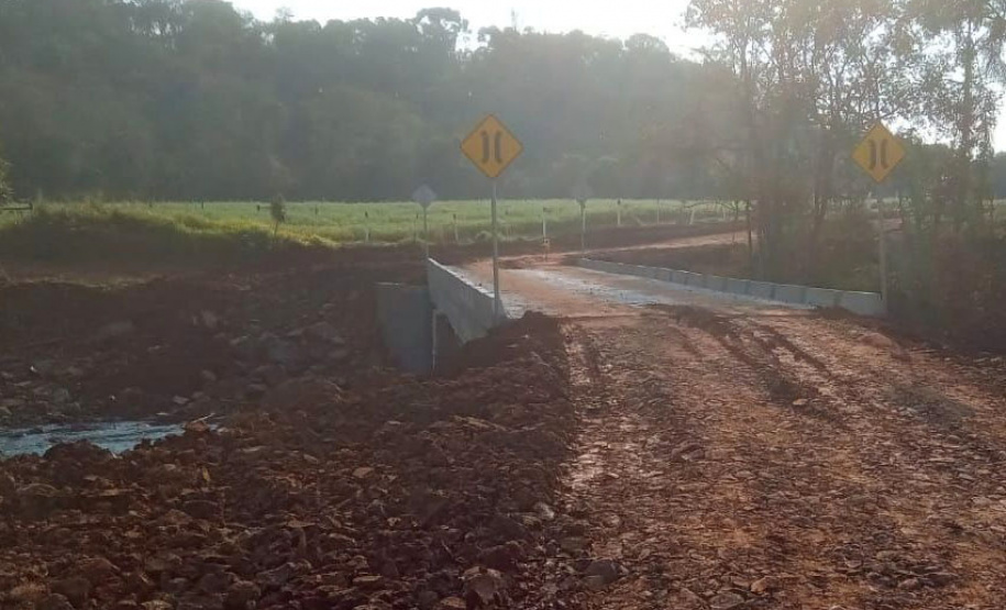 Com orientação e auxílio da Defesa Civil prefeitura de Dois Vizinhos reconstrói seis pontes