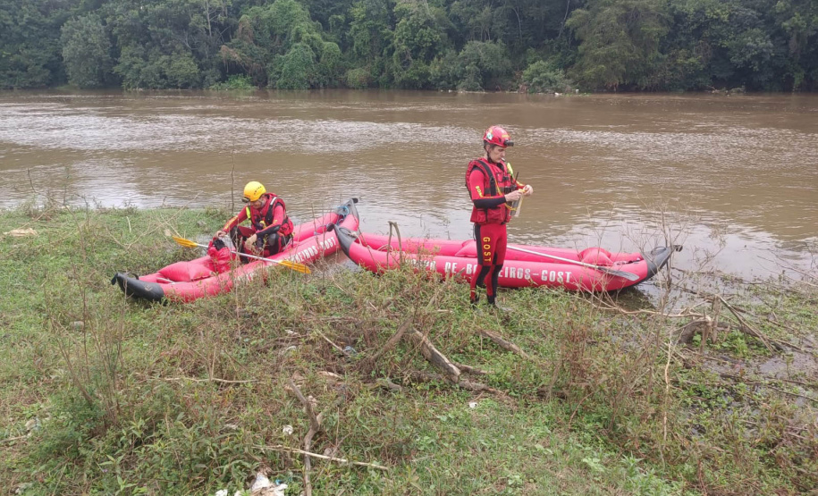 Bombeiros localizam menino que se afogou em Curitiba
