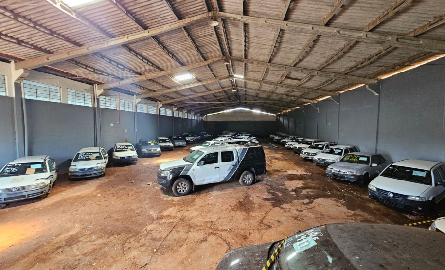 Governo do Paraná anuncia leilão de veículos e sucatas com lance inicial de R$ 1.050,15