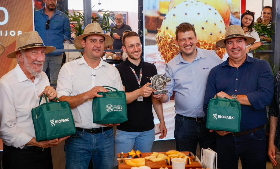 Entrega do Troféu de Melhor Queijo da América Latina (Stand Biopark)