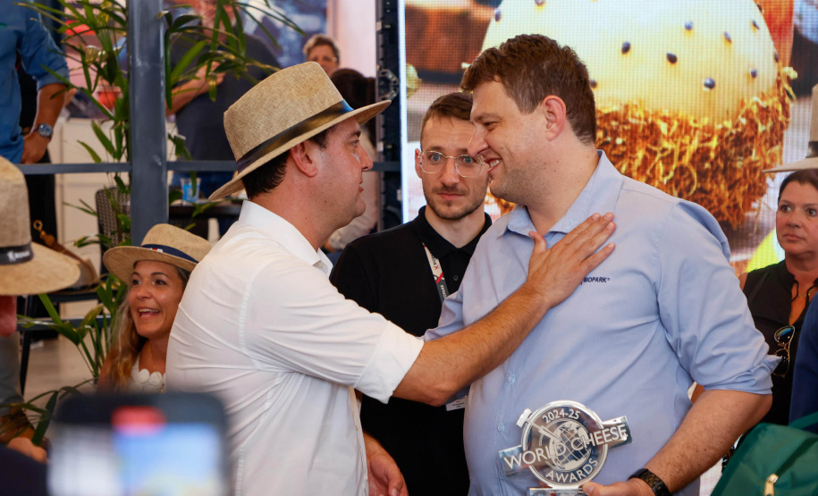 Entrega do Troféu de Melhor Queijo da América Latina (Stand Biopark)