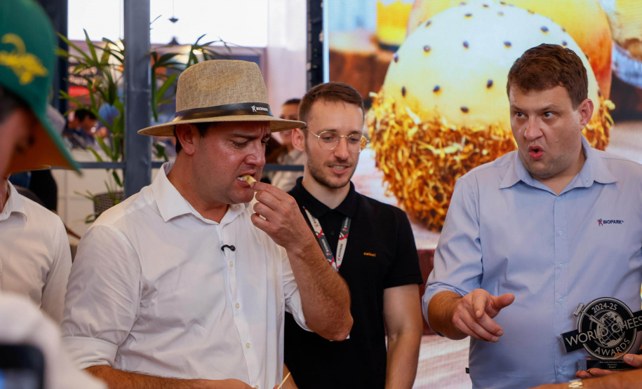 Entrega do Troféu de Melhor Queijo da América Latina (Stand Biopark)