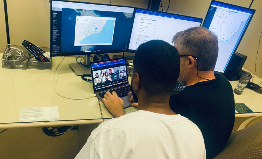 TECNOLOGIA E EQUIPE DO SIMEPAR VÃO MONITORAR A PREVISÃO DO TEMPO DO ESPÍRITO SANTO