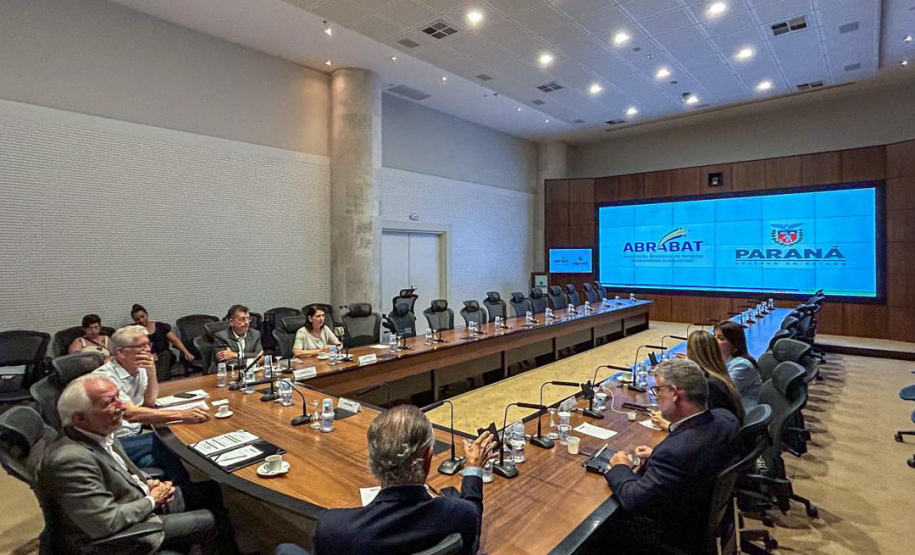 Na última semana, Darci Piana recebeu a diretoria da Associação Brasileira de Baterias Automotivas e Industriais (Abrabat) para discutir a inclusão das empresas paranaenses a uma política efetiva de logística reversa.
