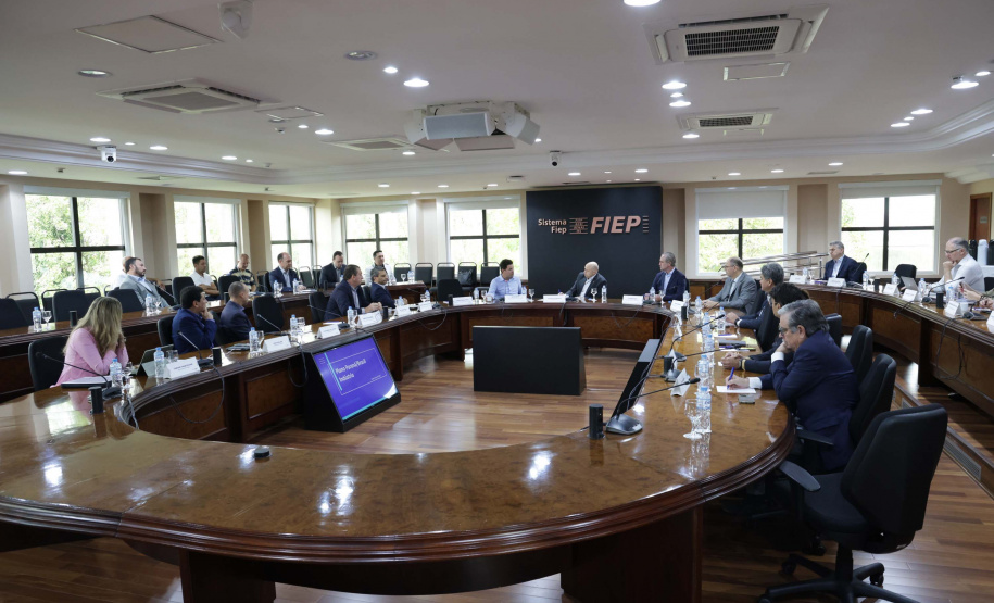 Secretários de Estado debatem plano com objetivo de impulsionar a indústria no Paraná