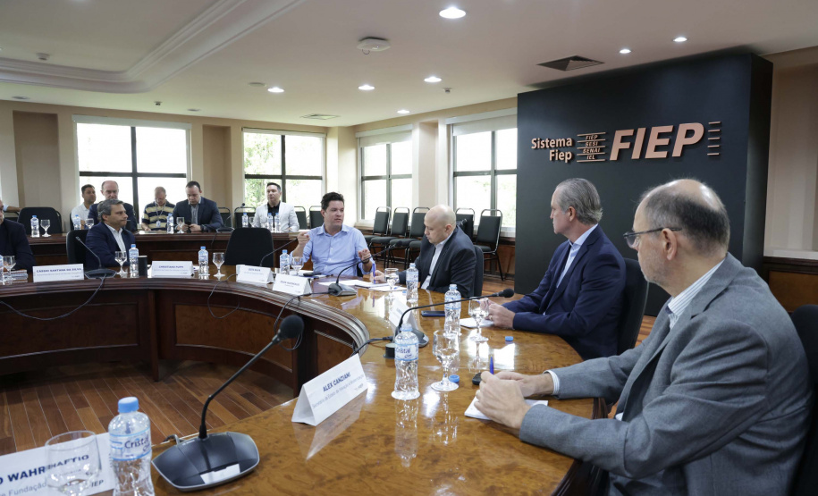 Secretários de Estado debatem plano com objetivo de impulsionar a indústria no Paraná