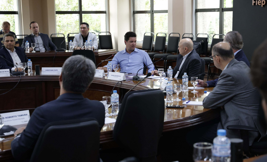 Secretários de Estado debatem plano com objetivo de impulsionar a indústria no Paraná