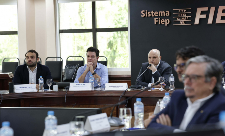 Secretários de Estado debatem plano com objetivo de impulsionar a indústria no Paraná