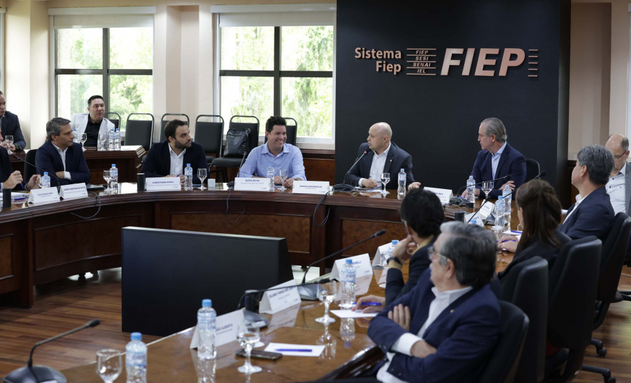 Secretários de Estado debatem plano com objetivo de impulsionar a indústria no Paraná