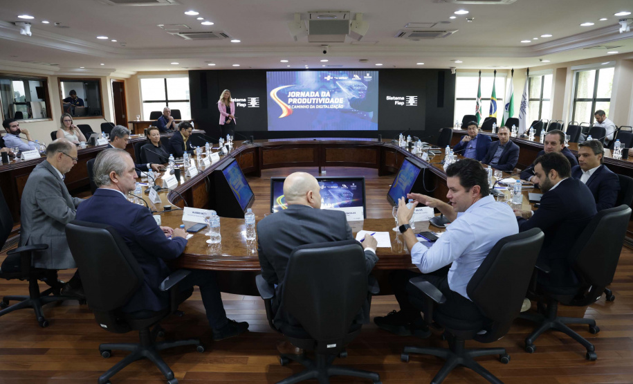 Secretários de Estado debatem plano com objetivo de impulsionar a indústria no Paraná