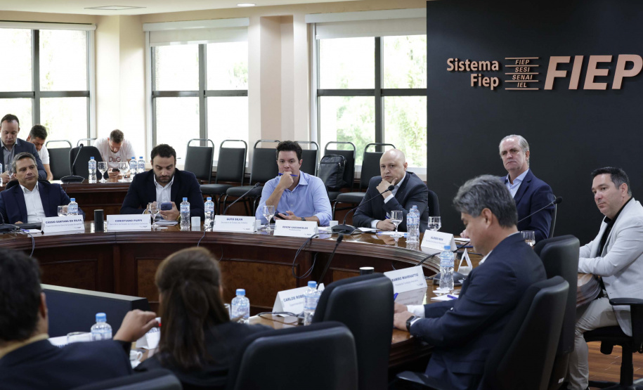 Secretários de Estado debatem plano com objetivo de impulsionar a indústria no Paraná