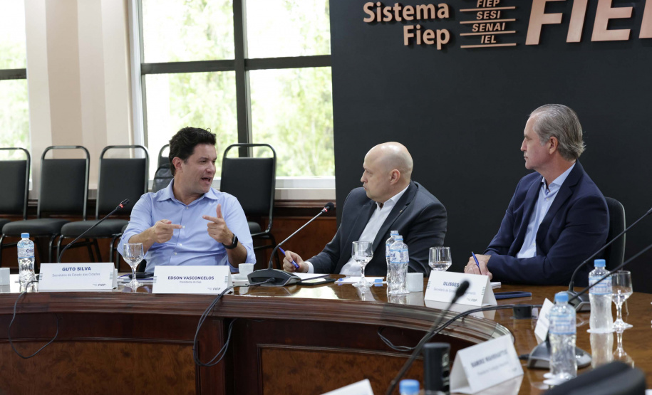 Secretários de Estado debatem plano com objetivo de impulsionar a indústria no Paraná