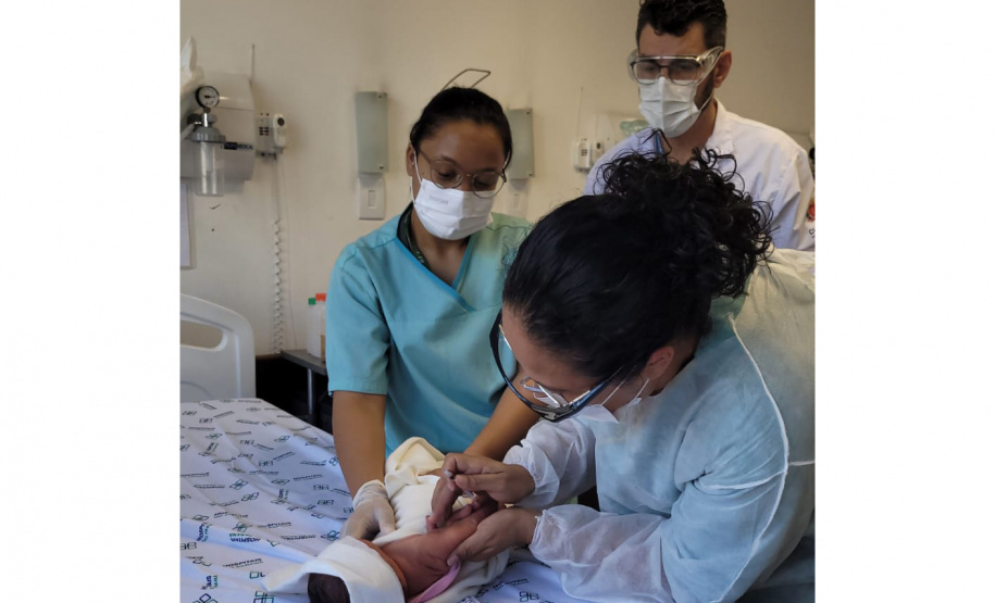 SESA BEBÊS RECEBEM VACINA BCG