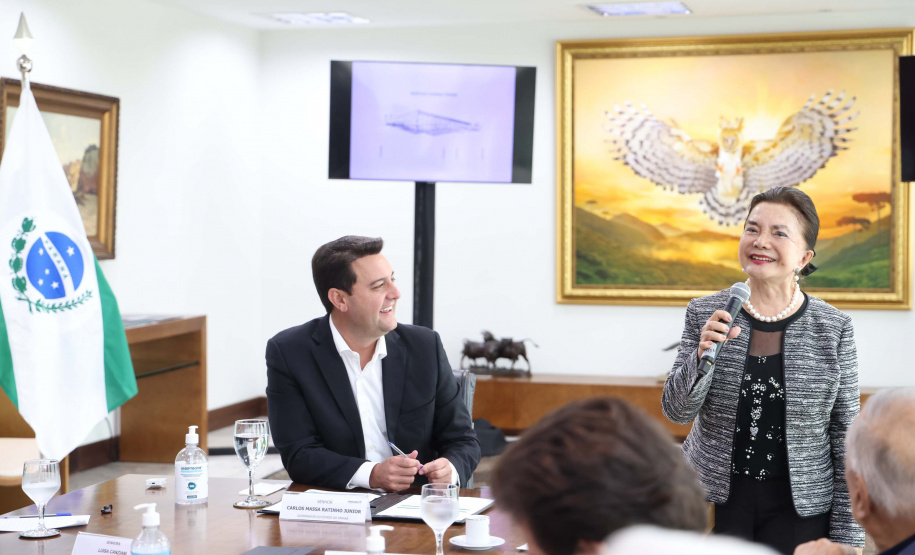 A Universidade Estadual de Londrina (UEL) será a primeira instituição de ensino superior estadual do Paraná a ter um parque tecnológico em seu campus, no Norte do Estado. O projeto arquitetônico do novo espaço, que será um hub de inovação integrado à infraestrutura acadêmica e de pesquisa da universidade, foi apresentado nesta terça-feira (11) ao governador Carlos Massa Ratinho Junior.