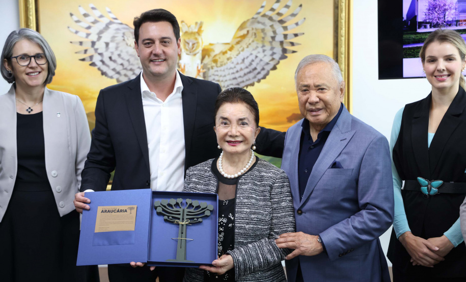 A Universidade Estadual de Londrina (UEL) será a primeira instituição de ensino superior estadual do Paraná a ter um parque tecnológico em seu campus, no Norte do Estado. O projeto arquitetônico do novo espaço, que será um hub de inovação integrado à infraestrutura acadêmica e de pesquisa da universidade, foi apresentado nesta terça-feira (11) ao governador Carlos Massa Ratinho Junior.