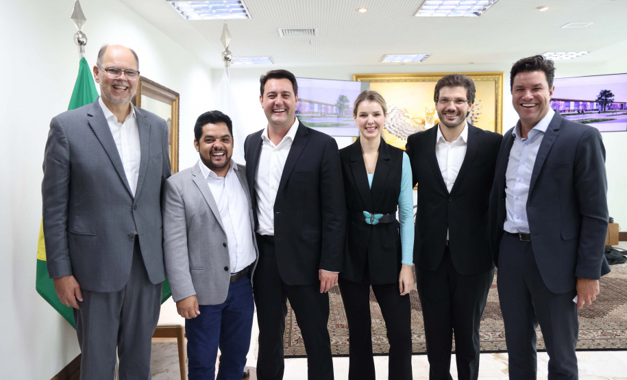 A Universidade Estadual de Londrina (UEL) será a primeira instituição de ensino superior estadual do Paraná a ter um parque tecnológico em seu campus, no Norte do Estado. O projeto arquitetônico do novo espaço, que será um hub de inovação integrado à infraestrutura acadêmica e de pesquisa da universidade, foi apresentado nesta terça-feira (11) ao governador Carlos Massa Ratinho Junior.