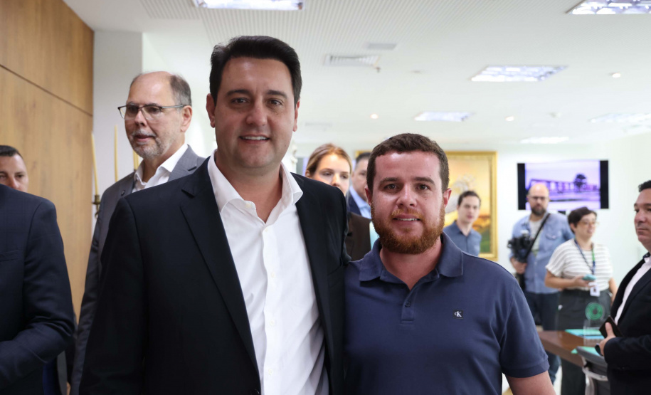 A Universidade Estadual de Londrina (UEL) será a primeira instituição de ensino superior estadual do Paraná a ter um parque tecnológico em seu campus, no Norte do Estado. O projeto arquitetônico do novo espaço, que será um hub de inovação integrado à infraestrutura acadêmica e de pesquisa da universidade, foi apresentado nesta terça-feira (11) ao governador Carlos Massa Ratinho Junior.