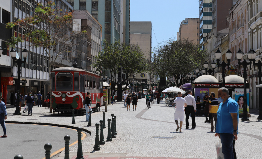 80% dos municípios paranaenses geraram novas vagas de empregos em fevereiro