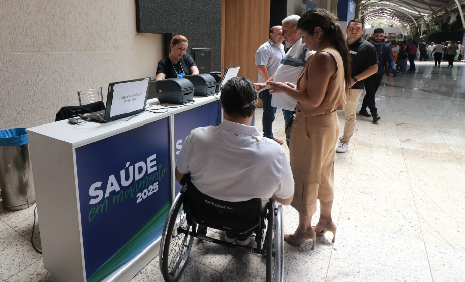 O governador Carlos Massa Ratinho Junior anunciou nesta quinta-feira (13) a liberação de R$ 1,2 bilhão para a saúde pública do Estado, durante o evento Saúde em Movimento, em Foz do Iguaçu, na região Oeste.