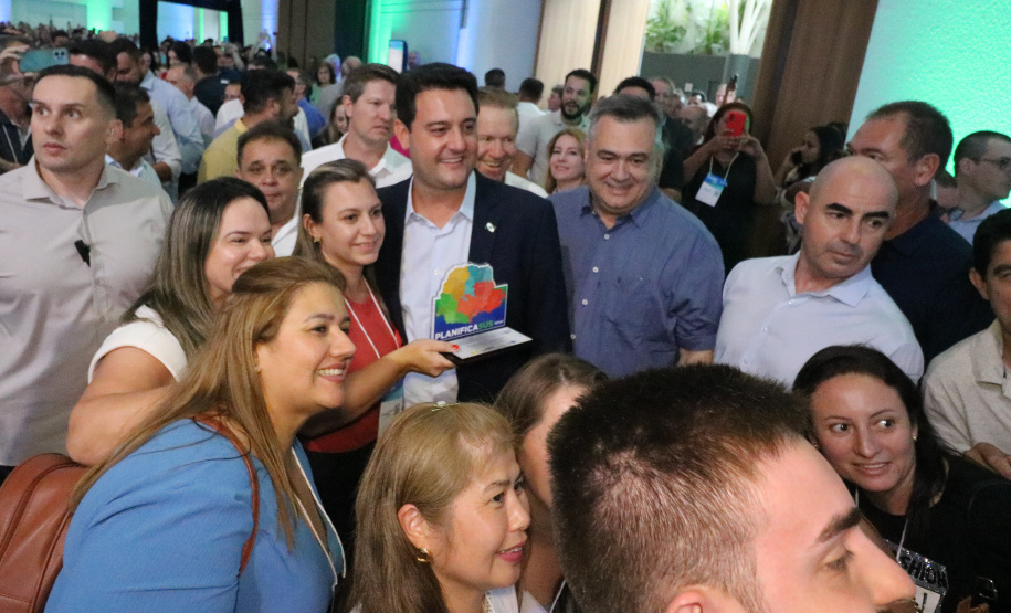 O governador Carlos Massa Ratinho Junior anunciou nesta quinta-feira (13) a liberação de R$ 1,2 bilhão para a saúde pública do Estado, durante o evento Saúde em Movimento, em Foz do Iguaçu, na região Oeste.