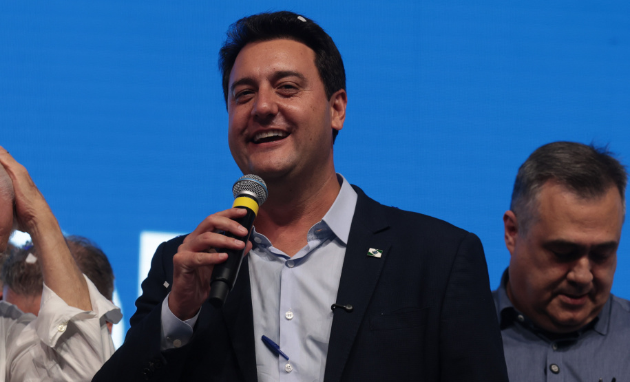 O governador Carlos Massa Ratinho Junior anunciou nesta quinta-feira (13) a liberação de R$ 1,2 bilhão para a saúde pública do Estado, durante o evento Saúde em Movimento, em Foz do Iguaçu, na região Oeste.