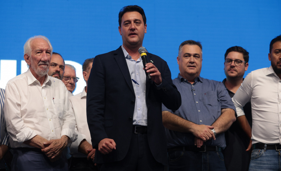 O governador Carlos Massa Ratinho Junior anunciou nesta quinta-feira (13) a liberação de R$ 1,2 bilhão para a saúde pública do Estado, durante o evento Saúde em Movimento, em Foz do Iguaçu, na região Oeste.