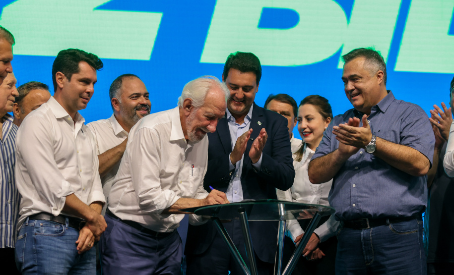 O governador Carlos Massa Ratinho Junior anunciou nesta quinta-feira (13) a liberação de R$ 1,2 bilhão para a saúde pública do Estado, durante o evento Saúde em Movimento, em Foz do Iguaçu, na região Oeste.