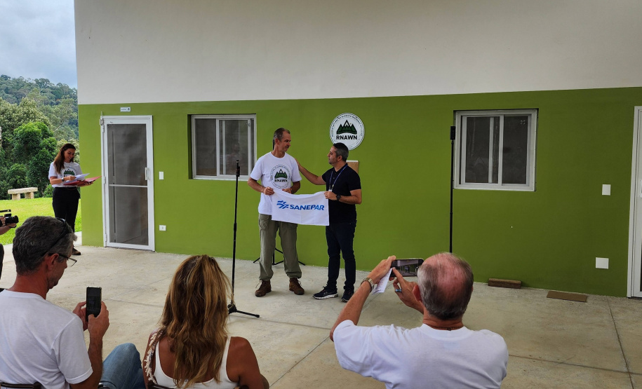 Sanepar patrocina expedição de Waldemar Niclevicz, que incentiva a Restauração Ecológica