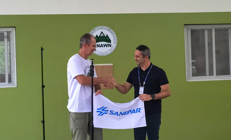 Sanepar patrocina expedição de Waldemar Niclevicz, que incentiva a Restauração Ecológica