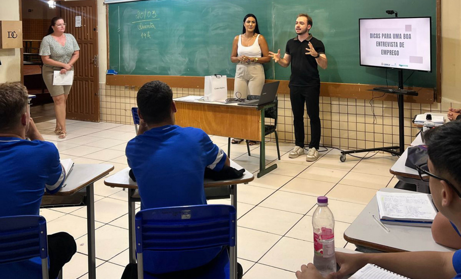 Alunos do Colégio Estadual Duque de Caxias, de Corbélia, vivenciam a realidade do mercado de trabalho