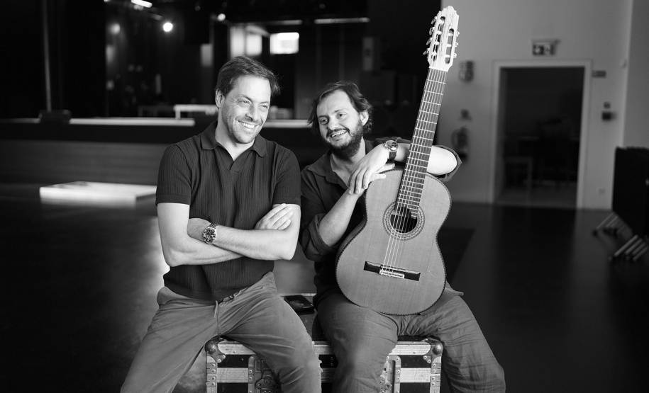 António Zambujo & Yamandu Costa abrem turnê brasileira no Teatro Guaíra