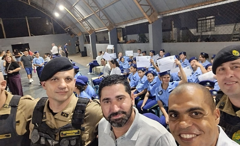 Vai um café com o diretor aí? Estratégia fez  subir para mais de 90% frequência escolar no interior do Paraná