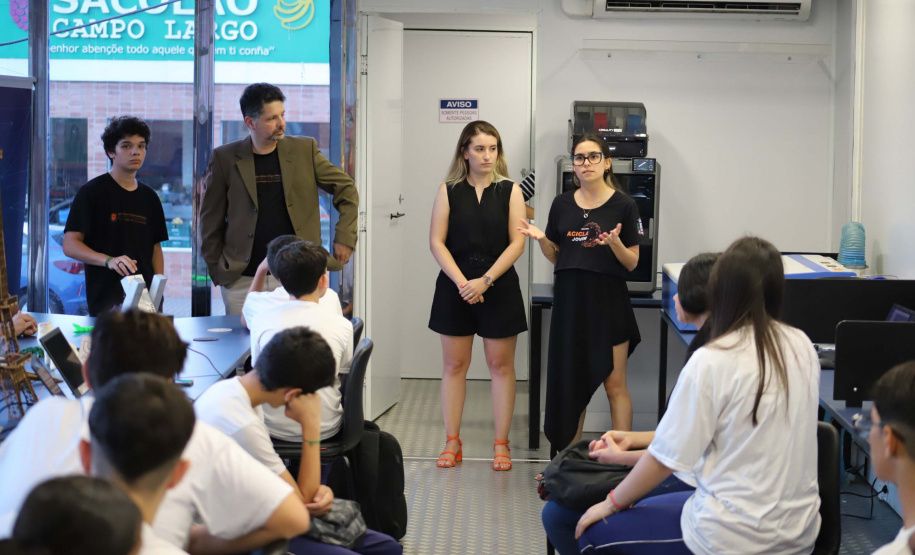 Carreta da Inovação leva ações e serviços a Rio Negro e Umuarama