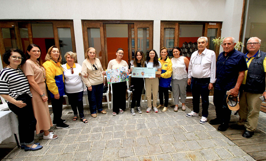 CJAP ALUNA RECEBE PRÊMIO CONCURSO INTERNACIONAL