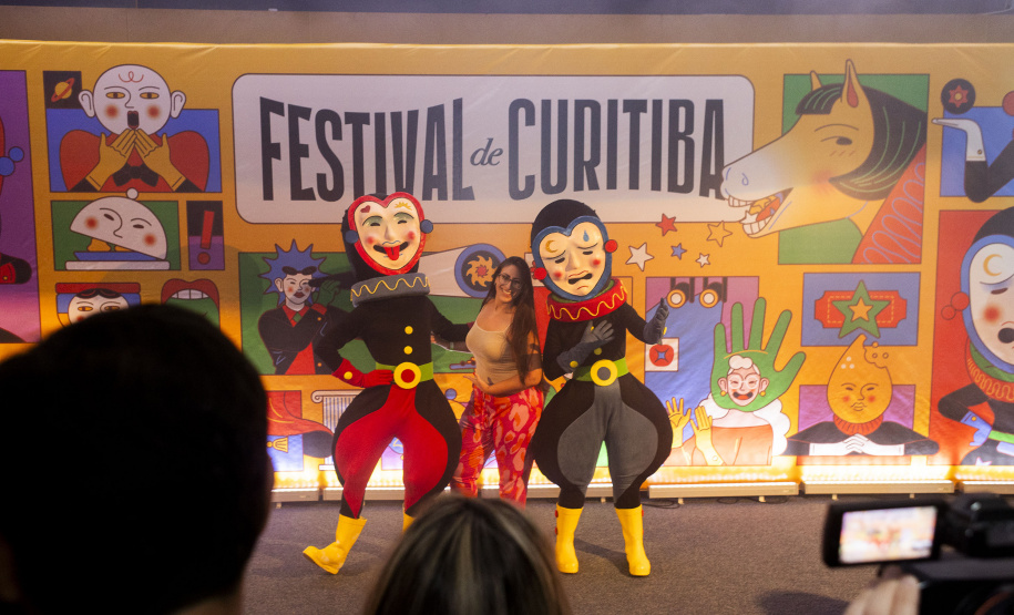 Com Milton Cunha, artistas nacionais e grande público, Festival de Curitiba teve início nesta segunda-feira (24)
