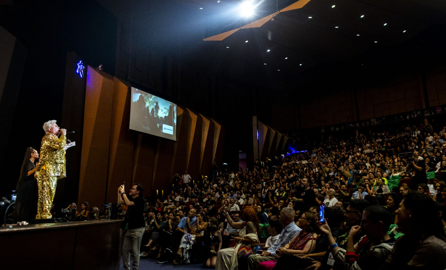 Com Milton Cunha, artistas nacionais e grande público, Festival de Curitiba teve início nesta segunda-feira (24)