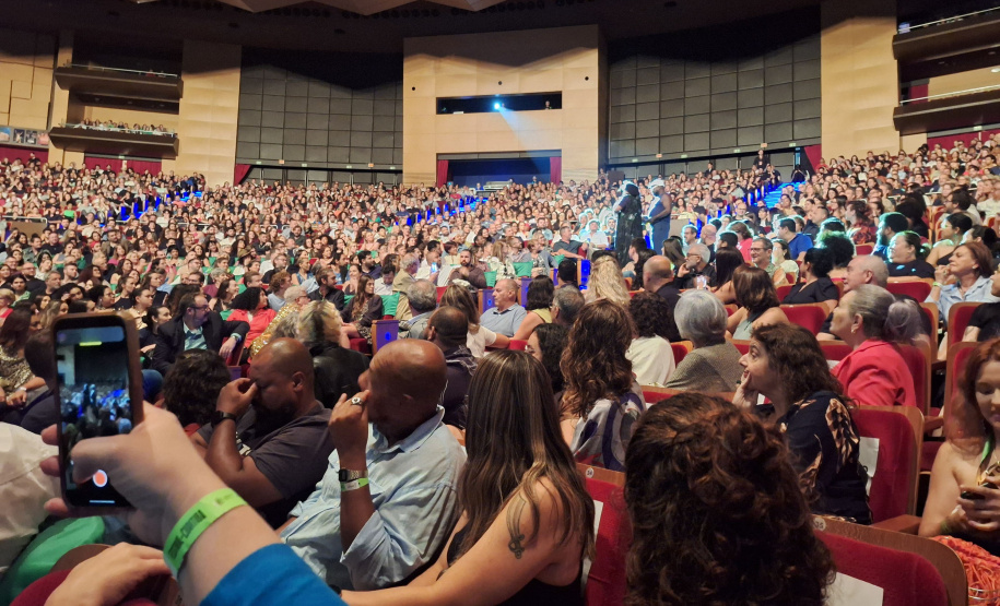 Com Milton Cunha, artistas nacionais e grande público, Festival de Curitiba teve início nesta segunda-feira (24)