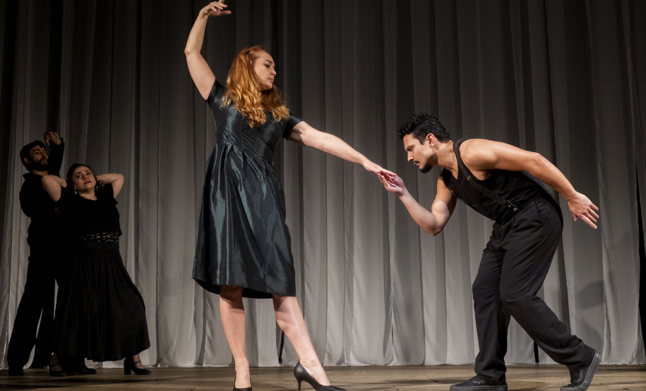 Teatro de Comédia do Paraná se prepara para estreia de “Daqui ninguém sai