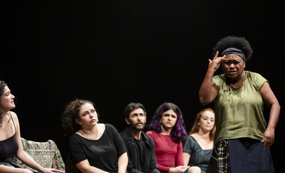 Teatro de Comédia do Paraná se prepara para estreia de “Daqui ninguém sai