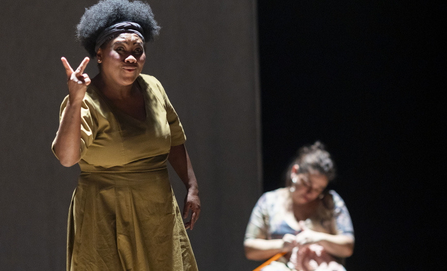 Teatro de Comédia do Paraná se prepara para estreia de “Daqui ninguém sai