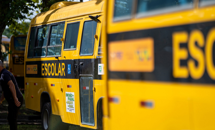 Educação: Nova frota de ônibus escolares beneficiará meio milhão de estudantes de 86 municípios